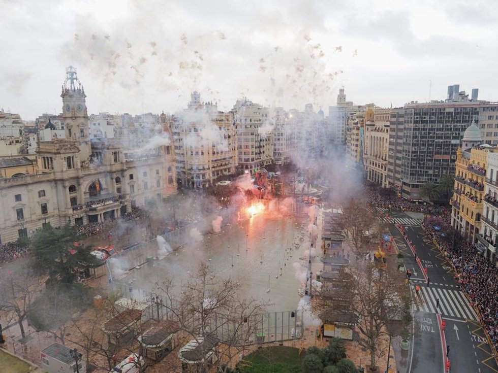 La 'masclet' de este sábado 19 en la plaza del Ayuntamiento a cargo de la pirotecnia Hermanos Caballer