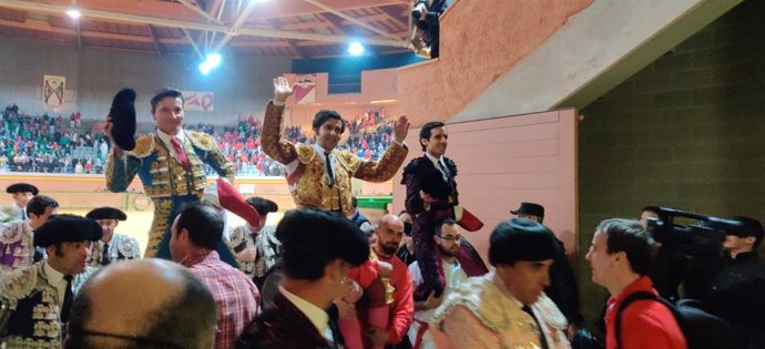 Morante de la Puebla, Diego Urdiales y Juan Ortega han salido a hombros por la puerta grande del 'Arnedo Arena'