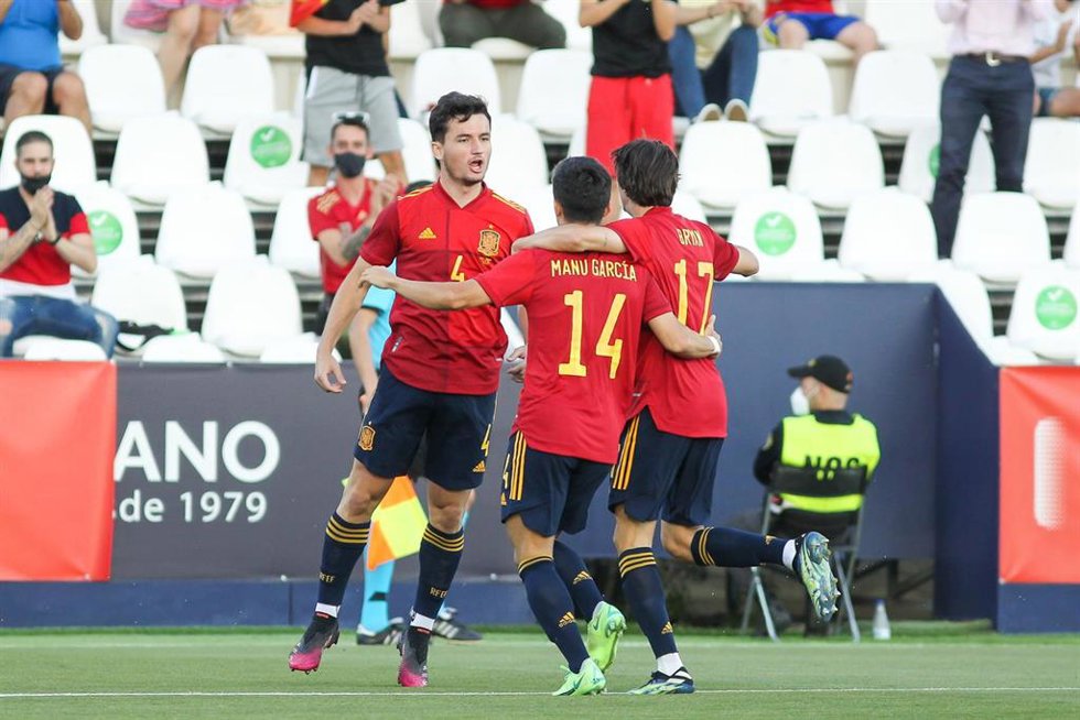 Archivo - Hugo Guillamón celebra un gol con la selección española de fútbol