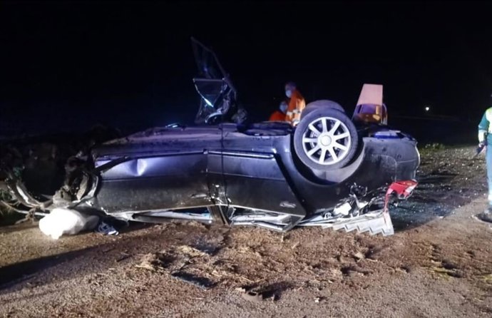 Fallece el conductor de un turismo al salirse de la vía y chocar con una arqueta en la HU-V-8301, en Sariñena (Huesca).