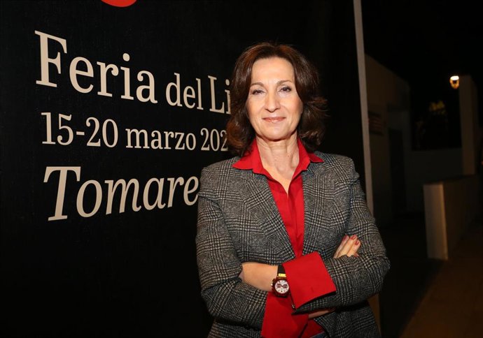 La escritora Paloma Sánchez-Garnica, en la Feria del Libro de Tomares (Sevilla).