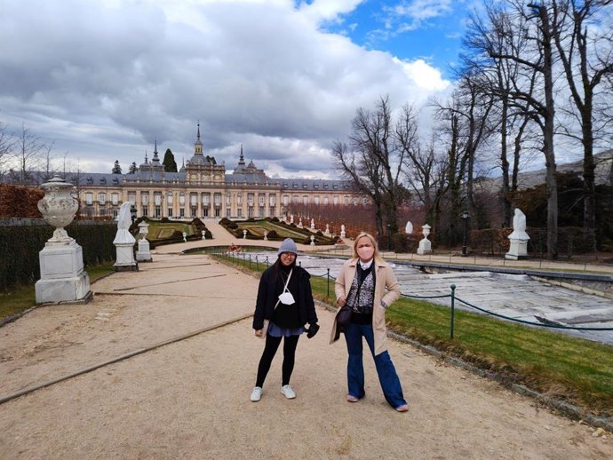 Las periodistas especialistas en turismo Katrina Bianca de la Rosa y Maribel Custorio Avelis, en Segovia.