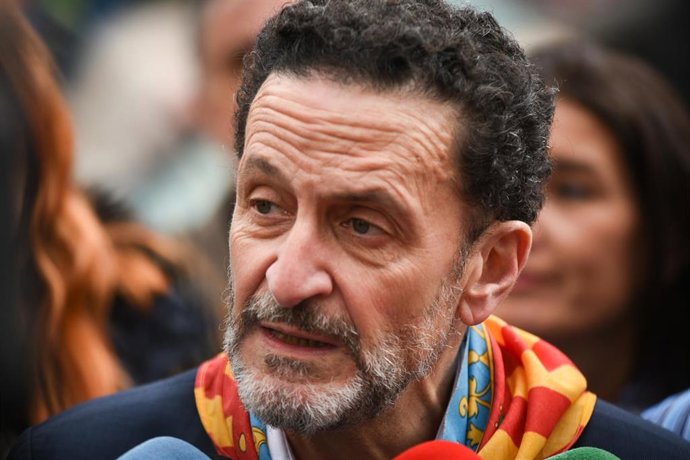 El vicesecretario general de Cs y portavoz del Comité Ejecutivo, Edmundo Bal, atiende a los medios de comunicación durante su visita a la Falla Convento Jerusalén, Calle Convento Jerusalén-Matemático Marzal, a 18 de marzo de 2022, en Valencia, Comunidad