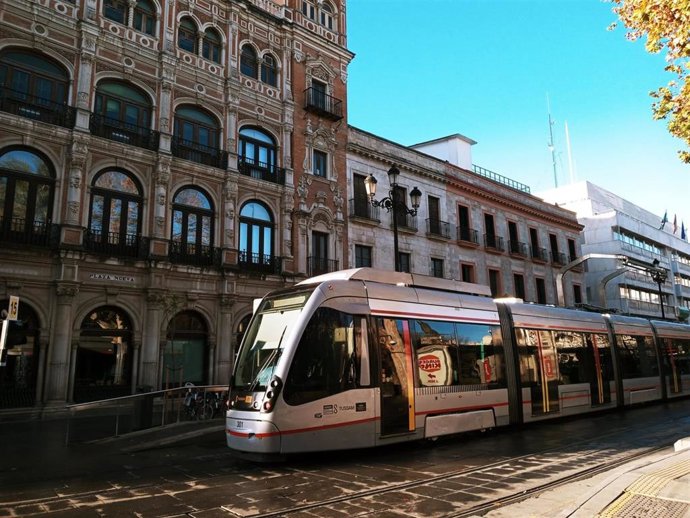 Archivo - Sevilla.-Cabrera critica la "ocurrencia" del PP de "detener" la ampliación del tranvía por la pérdida de fondos europeos