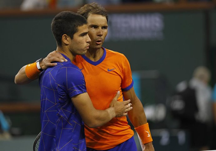 19 March 2022, US, Indian Wells: Spanish tennis player Rafael Nadal (R)is congratulated by Spain's Carlos Alcaraz after their Men's Singles Semi-final Tennis match of the Indian Wells Masters tennis tournament at Indian Wells Tennis Garden. Photo: Char