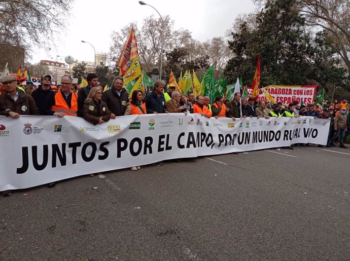 Más de 3.000 aragoneses participan en la movilización de Madrid en defensa del medio rural.
