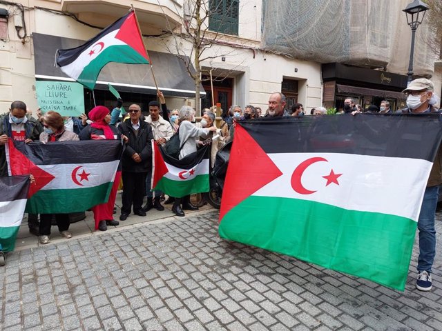 Cientos de personas se concentran en Palma contra el cambio de postura del Gobierno respecto al Sáhara Occidental