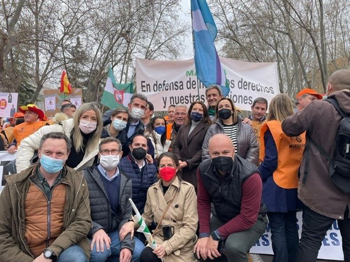 Representantes del PP-A en la manifestación del mundo rural convocada en Madrid este domingo, 20 de marzo.
