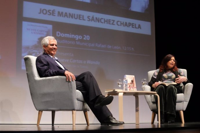 José Manuel Sánchez Chapela participa en la Feria del Libro de Tomares (Sevilla).