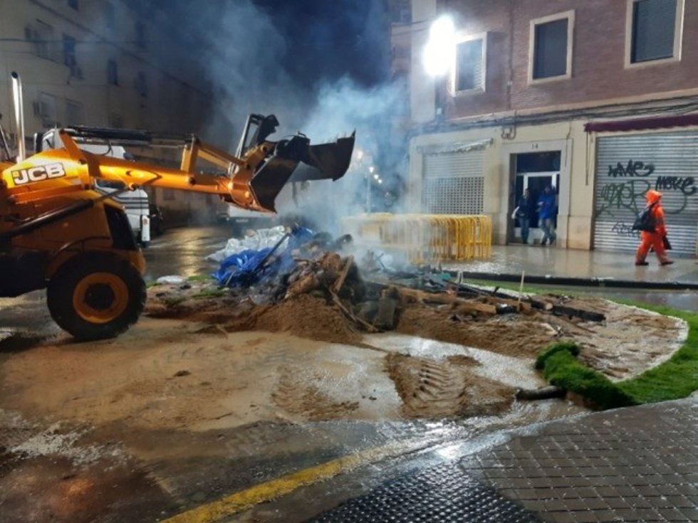 Dispositivo de limpieza tras la Crem de las Fallas 2022