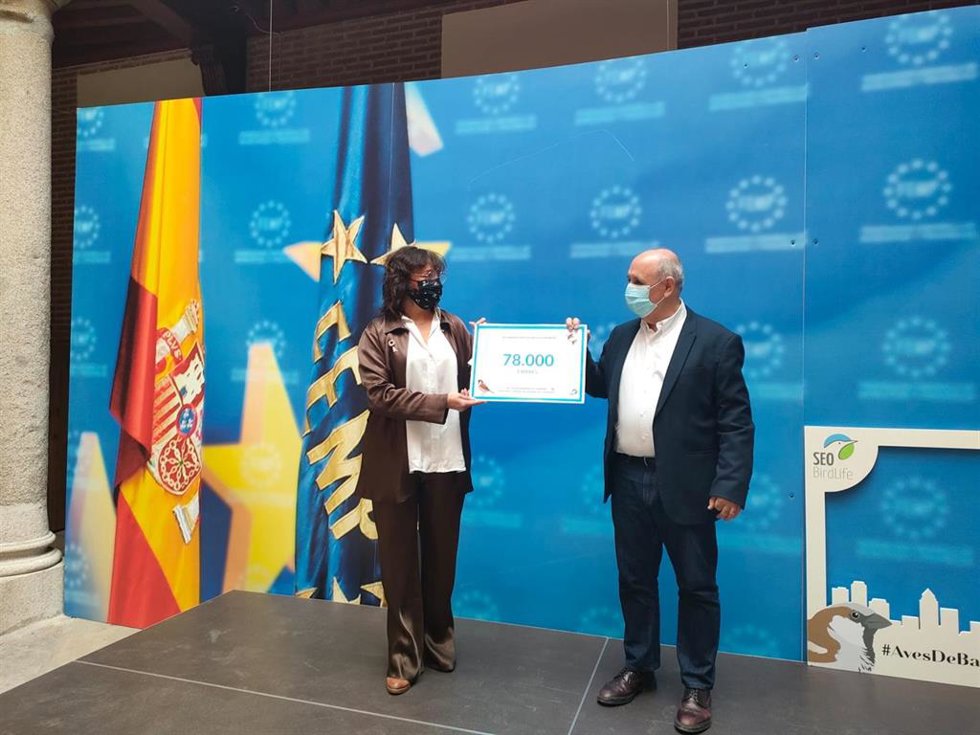 La ONG ha hecho entrega a la FEMP de 78.000 firmas para pedir la conservación del gorrión.