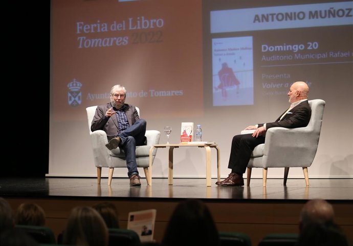 Antonio Muñoz Molina clausura la Feria del Libro de Tomares.