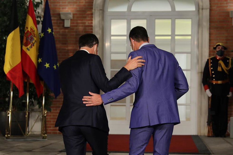 Archivo - El presidente del Gobierno, Pedro Sánchez (d) y el primer ministro de Bélgica, Alexander De Croo,