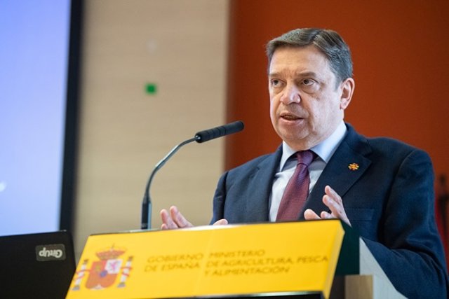 El ministro de Agricultura, Luis Planas, interviene en un foro en Cáceres