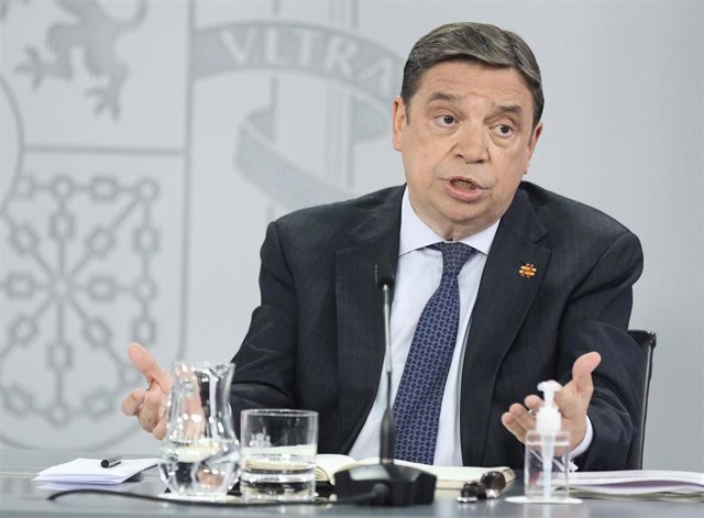 El ministro de Agricultura, Pesca y Alimentación, Luis Planas, comparece tras la reunión del Consejo de Ministros en Moncloa, a 15 de marzo de 2022, en Madrid (España).