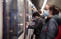 La Comunidad de Madrid refuerza Metro y autobuses interurbanos ante la avería en Cercanías y la lluvia