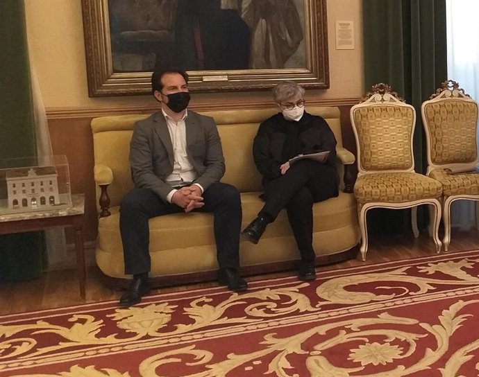 La alcaldesa de Gijón,  Ana González,  durante la presentación de un acto en el Ayuntamiento gijonés