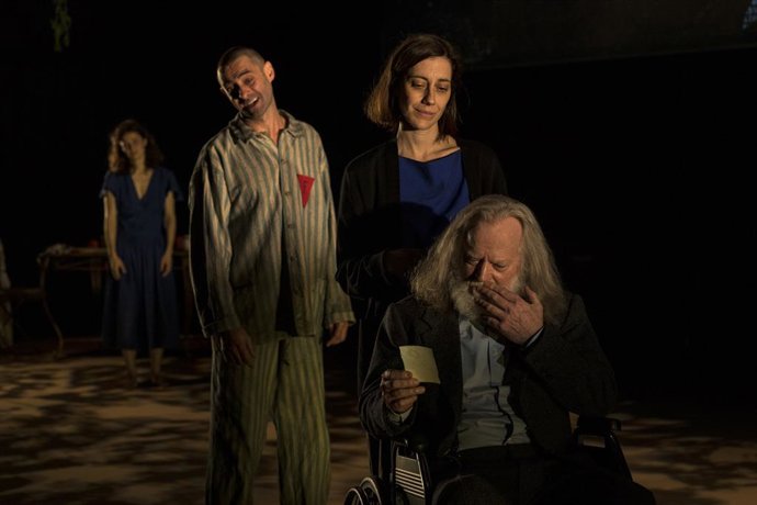 Archivo - El espectáculo 'J'attendrai', coproducción de [In]constantes Teatro con el Teatro Español