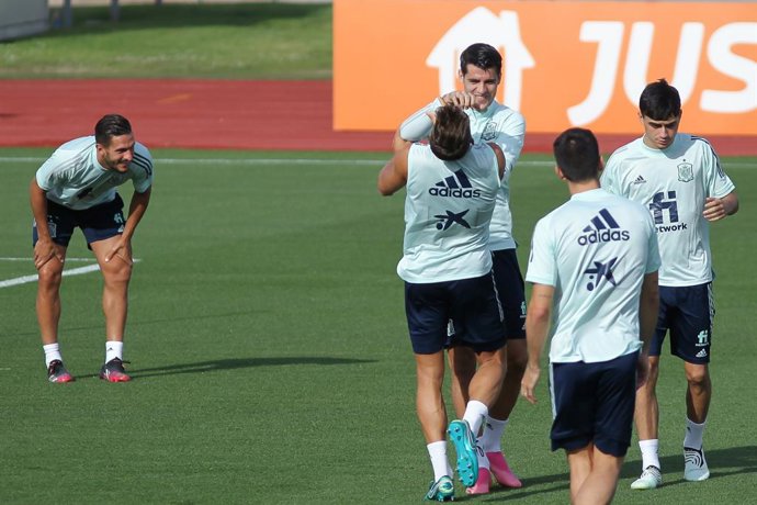 Archivo - Koke Resurreccion of Spain, Alvaro Morata of Spain and Marcos Llorente of Spain during the training of Spanish National Soccer Team at Ciudad del Futbol Las Rozas on July 03, 2021 in Las Rozas, Madrid, Spain.