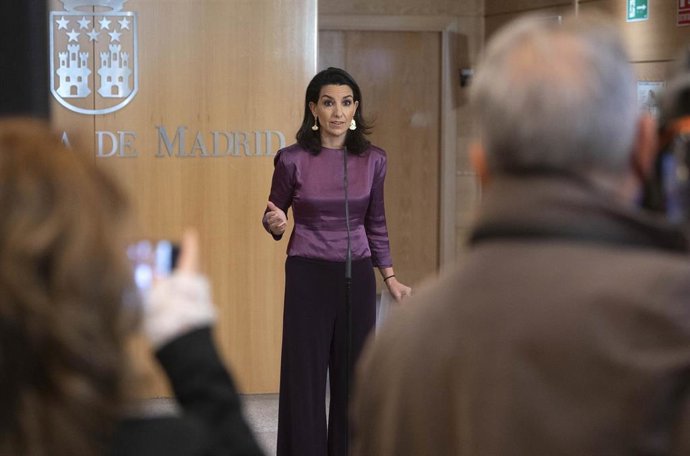 La portavoz de Vox en la Asamblea de Madrid, Rocío Monasterio, comparece en la Asamblea de Madrid, a 17 de marzo de 2022, en Madrid (España). El pleno está marcado, entre otras cuestiones, por el debate de una iniciativa mediante la que se pide crear un