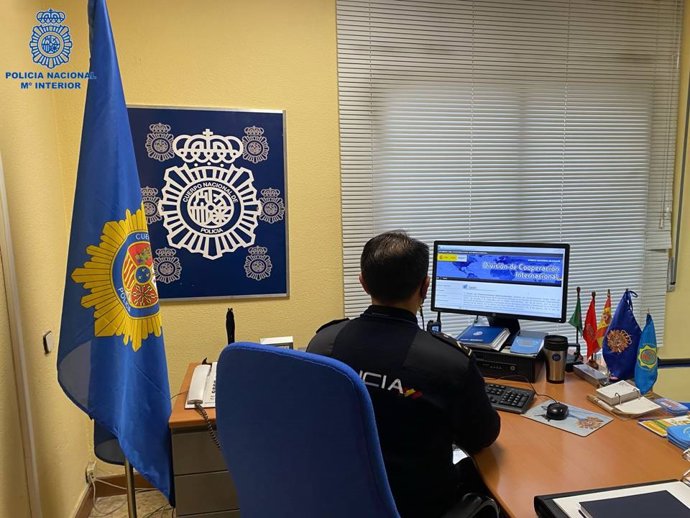 Imagen de uno de los efectivos de Policía Nacional