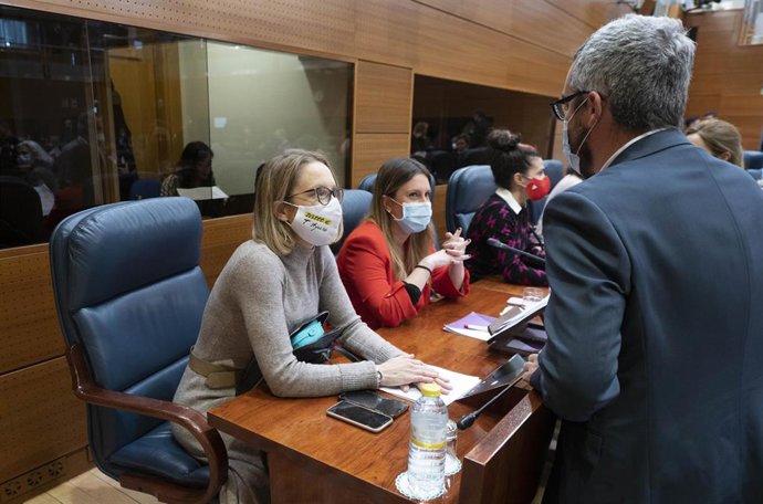 Carolina Alonso y la portavoz adjunta de Unidas Podemos en la Asamblea de Madrid, Alejandra Jacinto