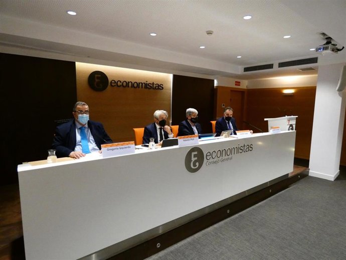 Gregorio Izquierdo, Valentín Pich, Guillem López Casasnovas y Agustín Fernández (de izda. A dcha.).