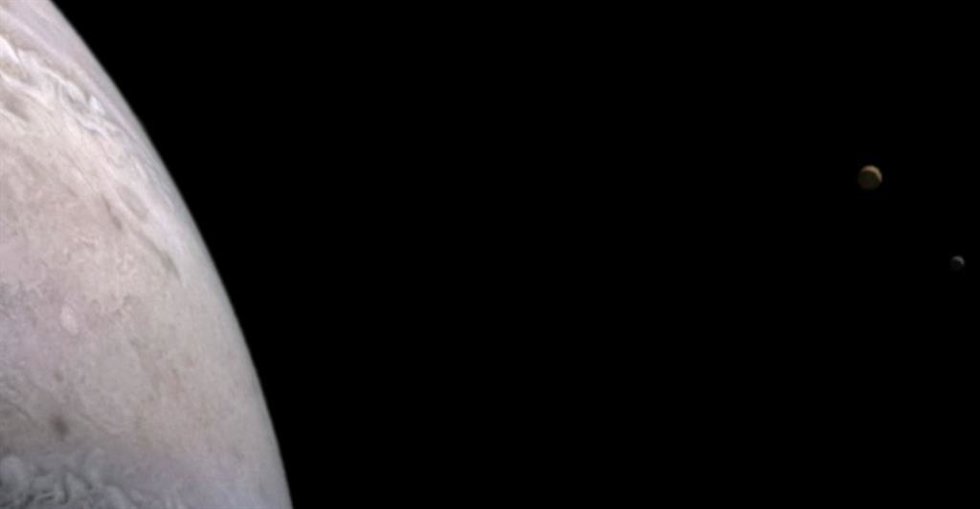 Las lunas Io y Europa, capturadas por la misión Juno de la NASA