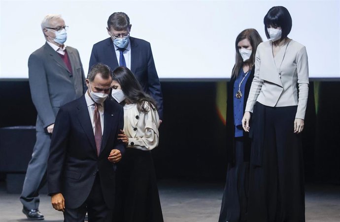 Los Reyes en el acto de entrega de los Premios Nacionales del Diseño