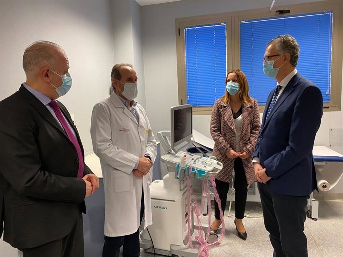 El consejero de Salud, Juan José Pedreño, visita una de las Aulas de Formación en Ecografía AURA en el centro de salud de Monteagudo (Murcia)