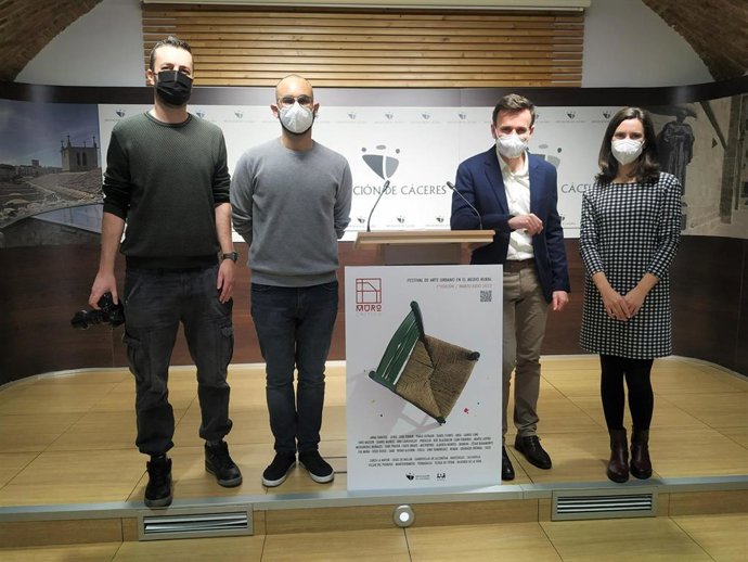 Presentación de una nueva edición del programa de arte urbano 'Muro crítico' que organiza la Diputación de Cáceres