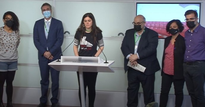 Rueda de prensa de ERC, CUP y comuns junto a representantes de Amnistía Internacional y Human Rights Watch para presentar los informes con motivo del Día Internacional de la Eliminación de la Discriminación Racial, a 21 de marzo de 2022, en el Parlament