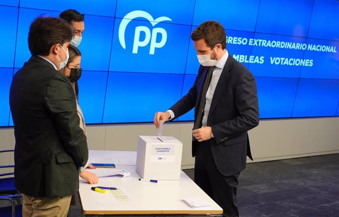 El líder del PP, Pablo Casado, vota en las primarias del PP, en las que Alberto Núñez Feijóo es el candidato único. En Madrid, a 21 de marzo de 2022