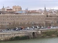 Más de 100 camiones recorren las calles de Zaragoza para reivindicar una bajada del precio de combustibles