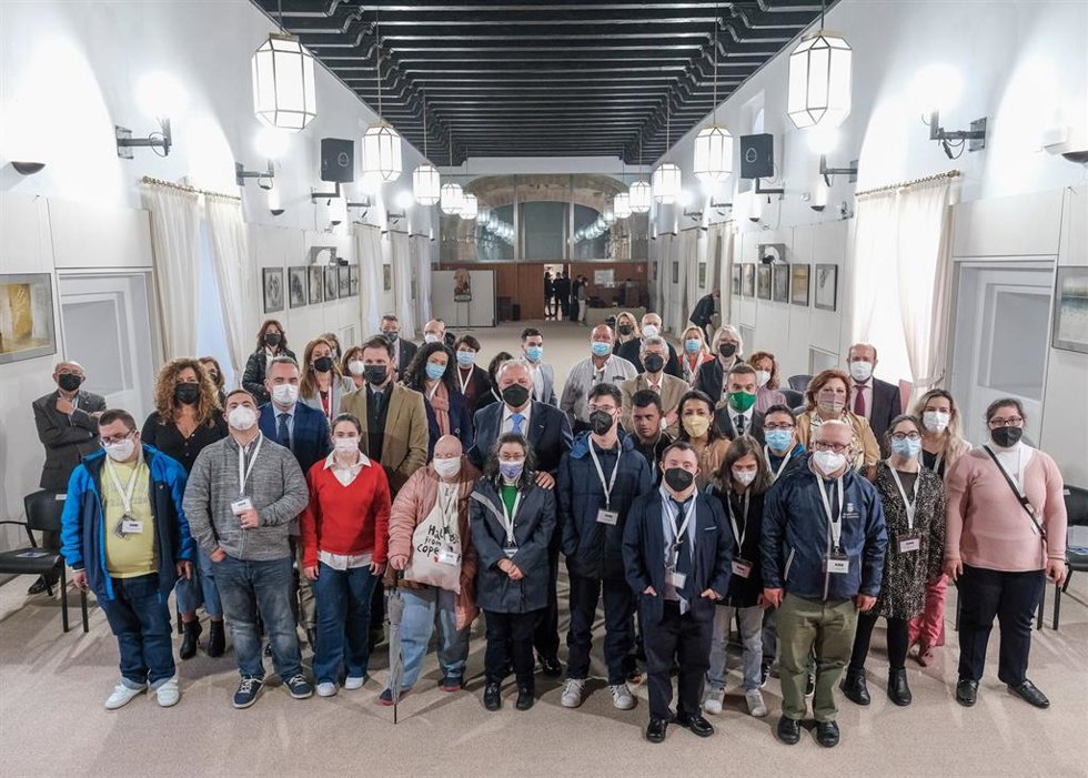 La presidenta del Parlamento de Andalucía, Marta Bosquet, participa en el acto de lectura del manifiesto por el Día Mundial del Síndrome de Down.