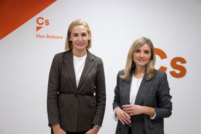 La portavoz de la formación en el Ayuntamiento de Palma y nueva secretaria de Organización de la formación liberal en Baleares, Eva Pomar, junto a la coordinadora autonómica de Cs, Patricia Guasp.