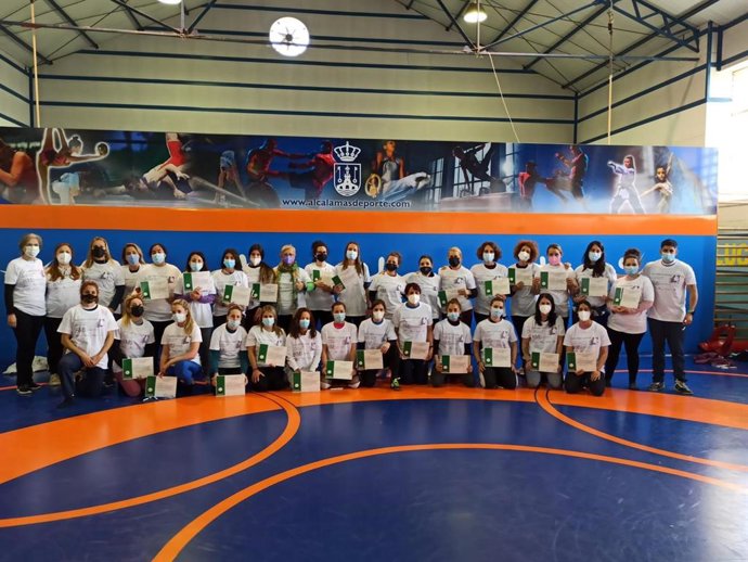 La Delegación de Igualdad del Ayuntamiento de Alcalá de Guadaíra ha coordinado un nuevo seminario de autodefensa para mujeres.