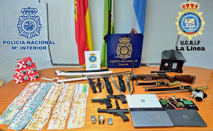 Material intervenido por la Policía Nacional en Conil de la Frontera.