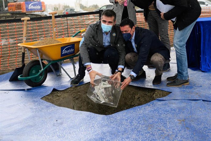 Fernández-Pacheco y García colocan la primera piedra del ecomuseo de la Vega de Almería