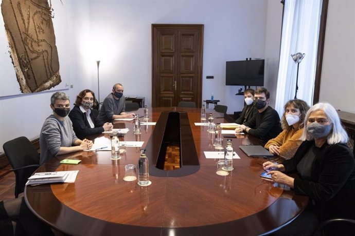 Reunió del Sindicat de Llogateres amb l'alcaldessa de Barcelona, Ada Colau