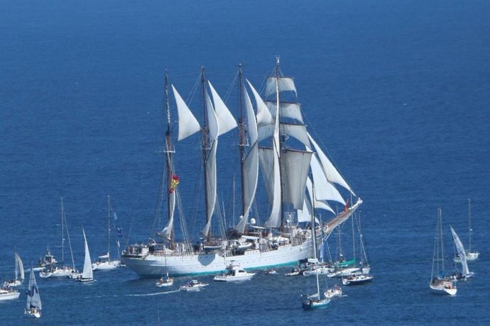 Recibimiento al buque 'Juan Sebastián Elcano' en otros puertos