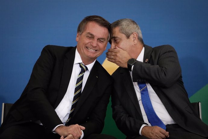El presidente brasileño, Jair Bolsonaro, y el ministro de Defensa, Walter Souza Braga Netto.