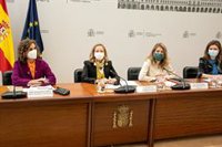 Calviño confía en acordar hoy medidas concretas con transportistas ante la escalada de carburantes