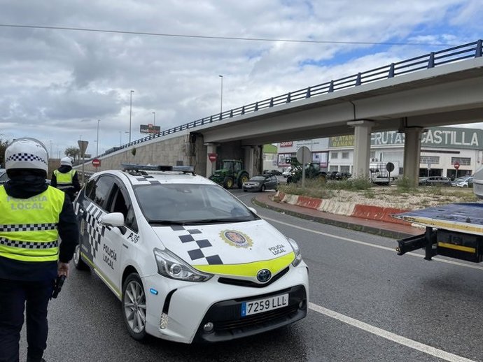 Agentes de la Policía Local en el dispositivo por la huelga de transporte.