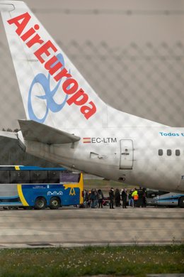 Llegada de refugiados ucranianos al aeropuerto de Asturias.