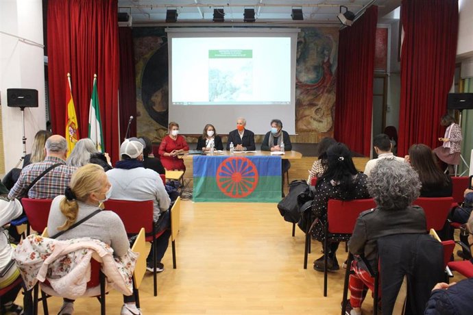 Presentación de una exposición con historias de los gitanos del Sacromonte en la década de los 60