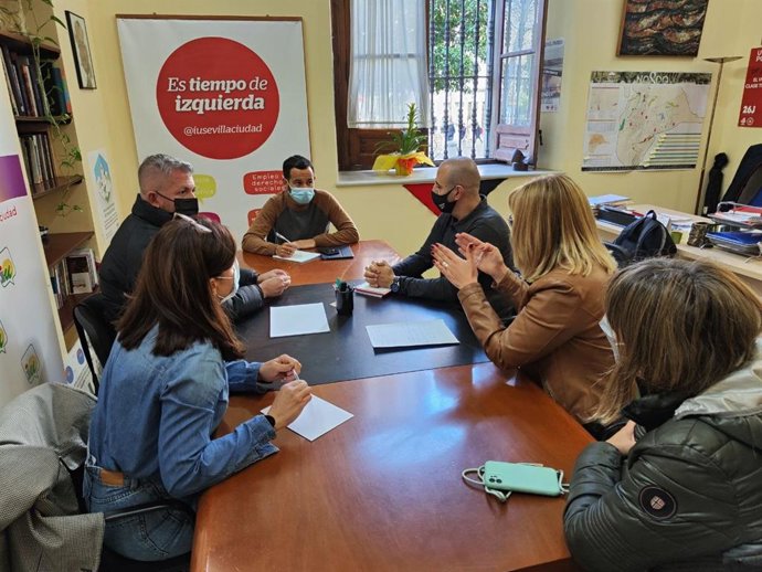 González Rojas se reúne con profesionales del Eracis de Servicios Sociales.