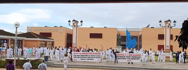 Archivo - Protesta en el hospital del Aljarafe