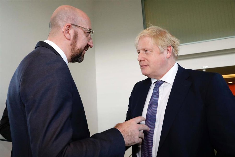 Archivo - El primer ministro de Reino Unido, Boris Johnson, y el presidente del Consejo Europeo, Charles Michel. 