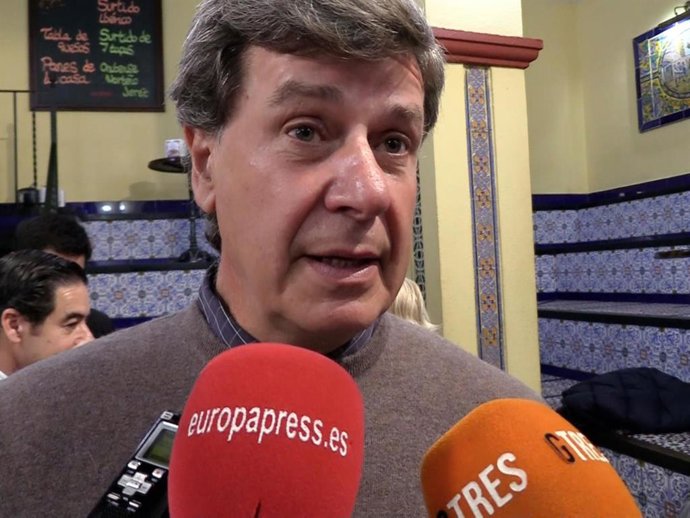 CAYETANO MARTÍNEZ DE IRUJO EN HOMENAJE A SU MADRE EN SEVILLA